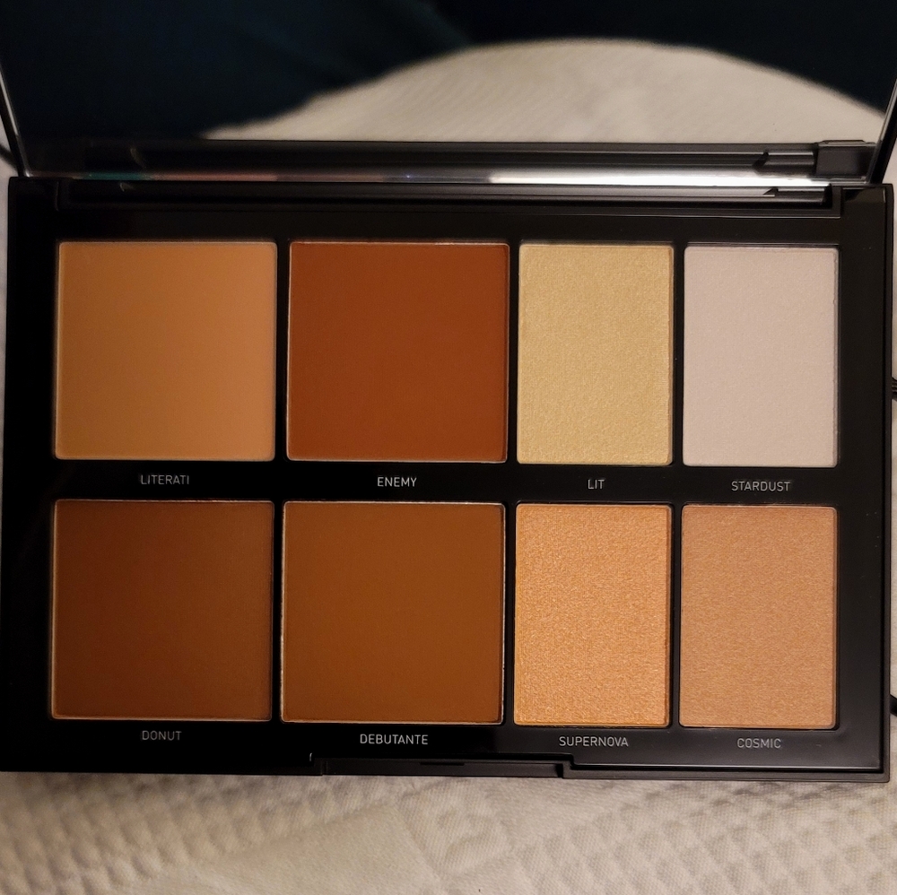 8L lo-fi sculpt and shimmer  contour palette